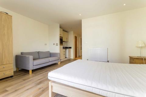 Studio to rent, Indescon Square, London E14