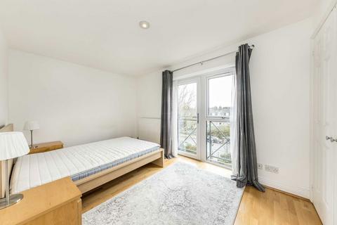 2 bedroom flat to rent, Spindrift Avenue, London E14