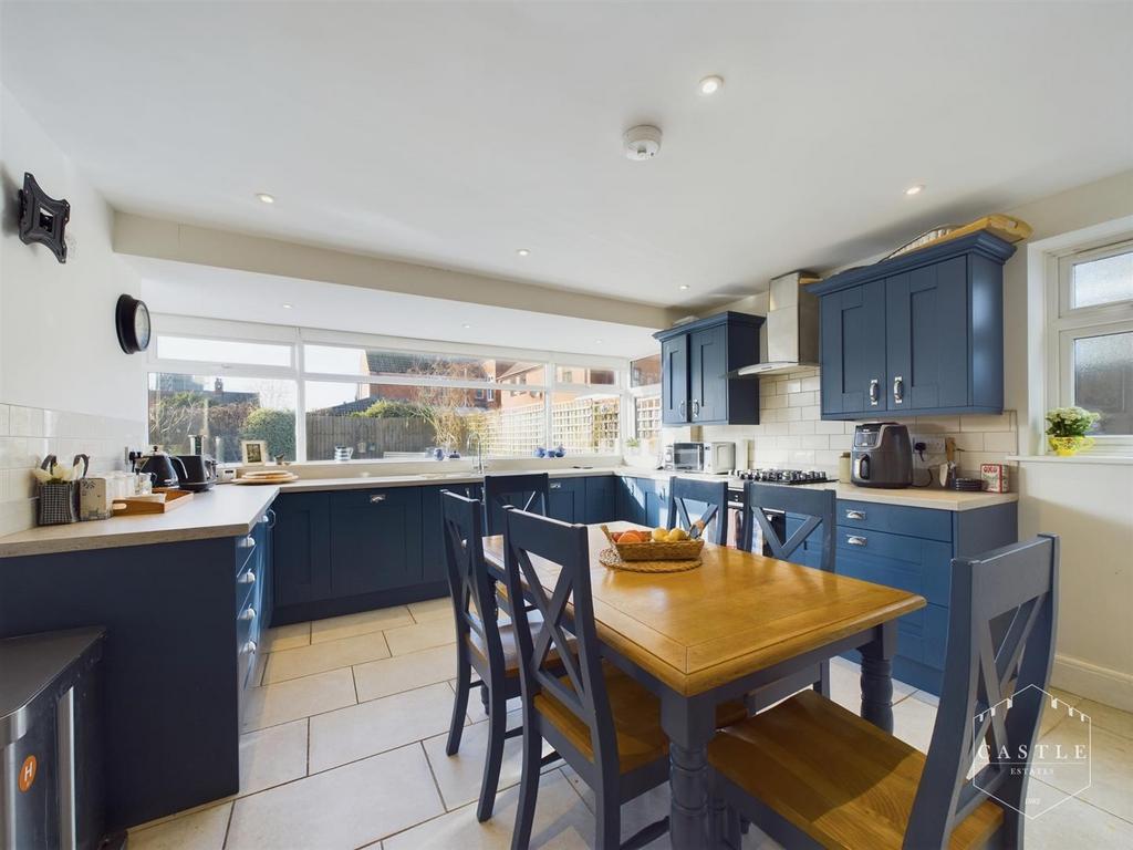 Dining kitchen