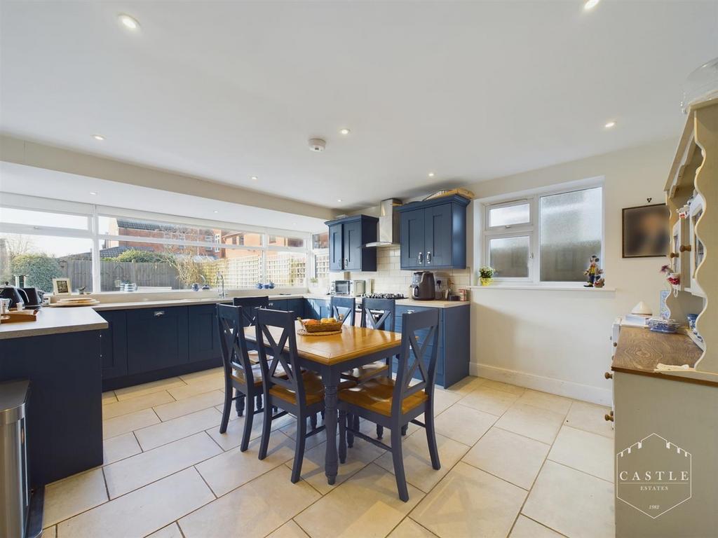 Dining kitchen
