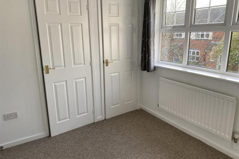 2 bedroom semi-detached house to rent, Regal Close, Two Gates