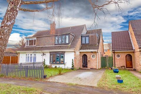 4 bedroom house for sale, Harvey Road, Farnborough