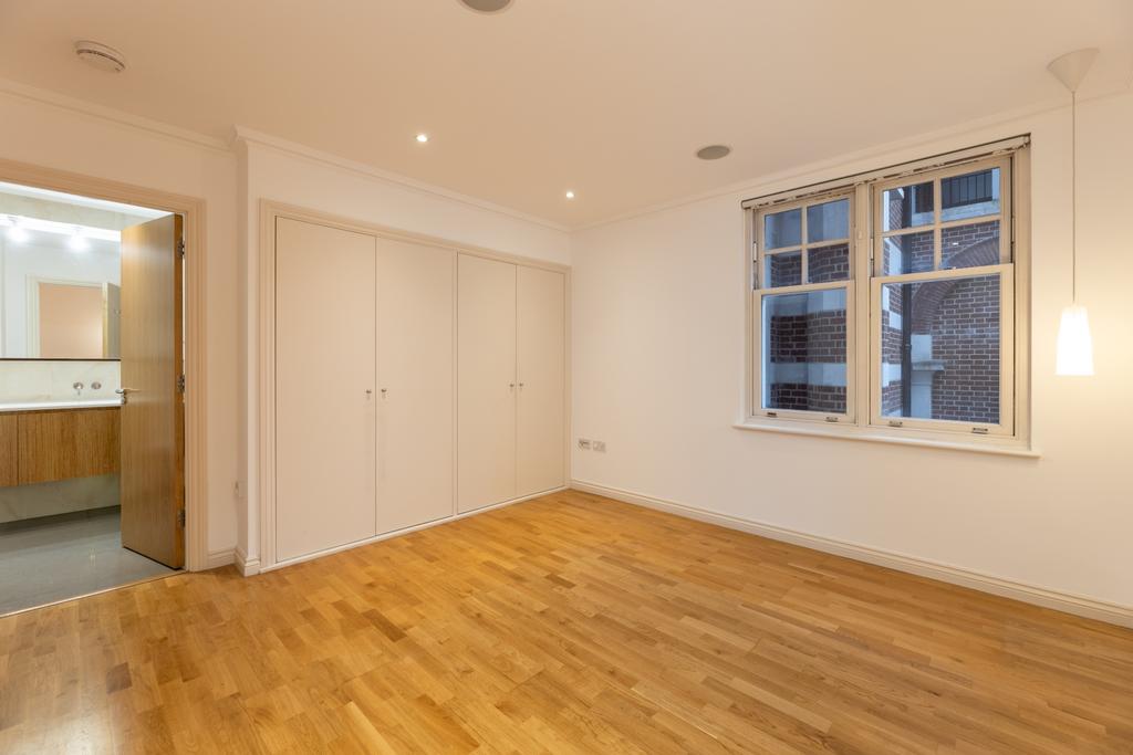 Master Bedroom (2)