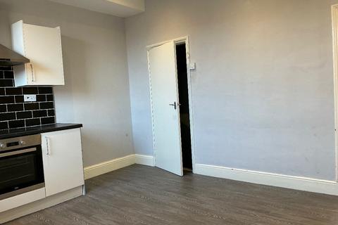 2 bedroom terraced house to rent, Lake Street, Leeds