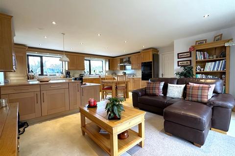 4 bedroom detached house for sale, Kendal House, Doddington Lane, Stubton, Newark