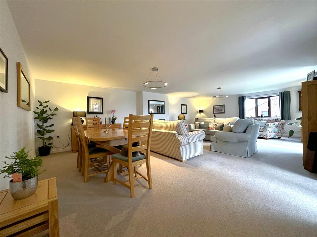 Generous Living Room 792