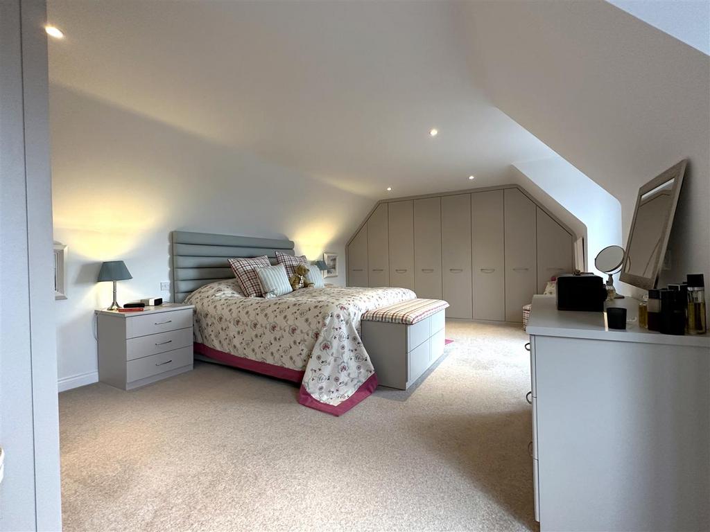 Master Bedroom 739