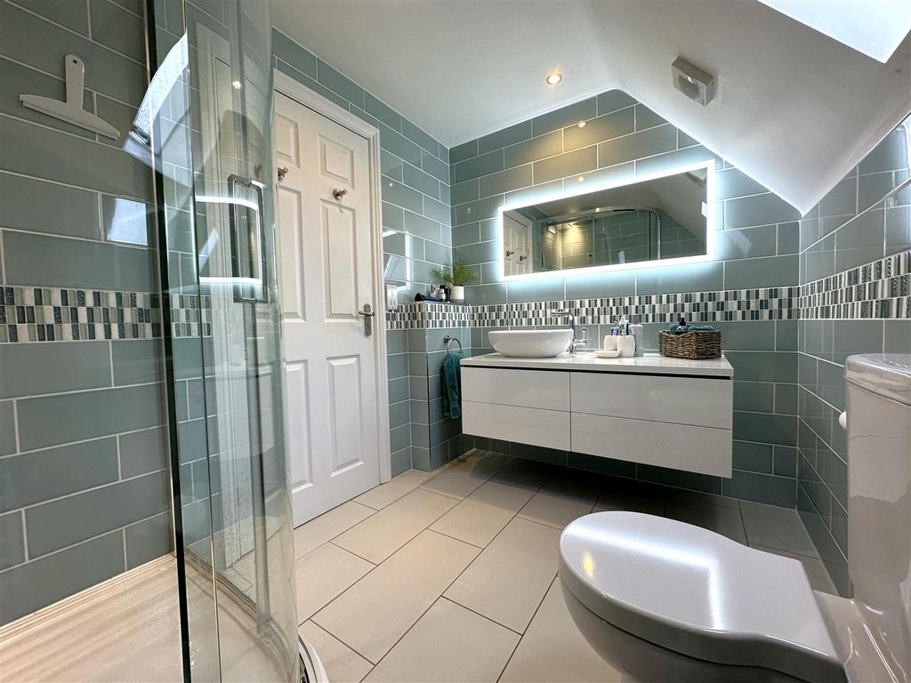 Stylish En-Suite Shower Room 746