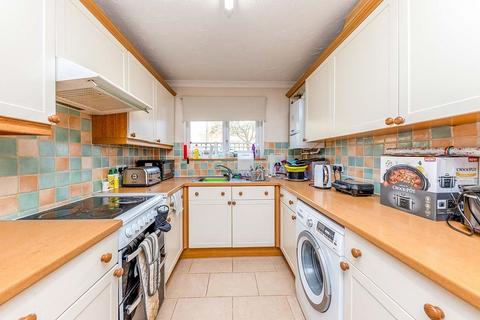 Terraced house to rent, York Road, Hertfordshire SG1