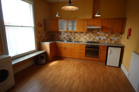 3 bedroom flat to rent, St. Mary Street, Derbyshire DE7