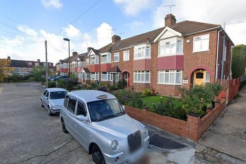 3 bedroom house to rent, Weardale Gardens, Enfield