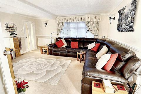 4 bedroom detached house for sale, Balcombe Close, Luton