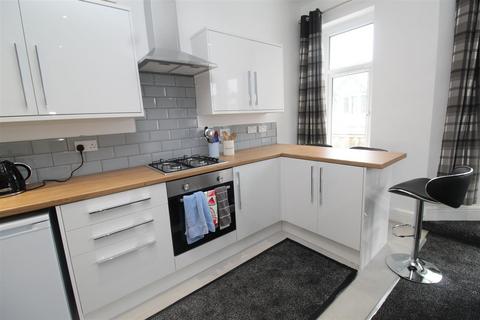 3 bedroom flat to rent, Whitchurch Road, Cardiff CF14