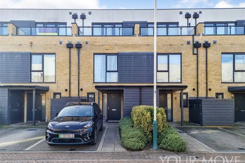 3 bedroom terraced house to rent, Charlock Close, Romford RM3