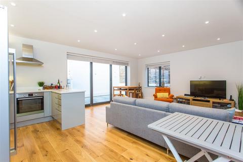 3 bedroom flat for sale, Burlington House, Chiswick, W4