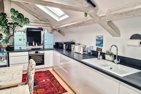 2 bedroom penthouse for sale, Bridport