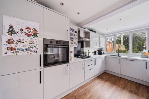 2 bedroom cottage for sale, Station Road, Lingfield RH7