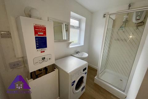 1 bedroom flat to rent, High Street, Blaina