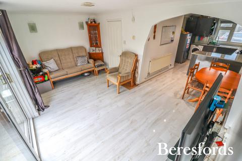 3 bedroom terraced house for sale, Tamarisk Road, South Ockendon, RM15