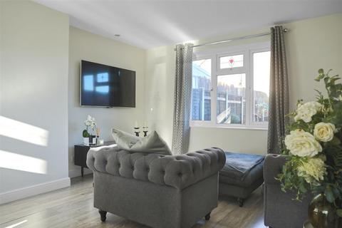 105 Mill Lane, Cheshunt, Waltham Cross, EN8 0JX