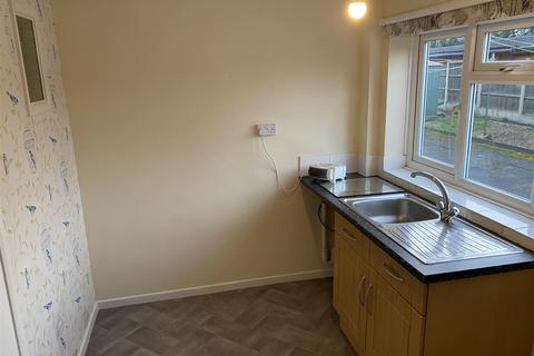 2 bedroom terraced house to rent, Danescroft, Stourport-On-Severn