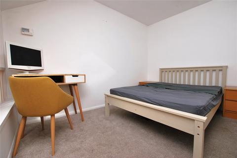 32 Bradfield Close, Guildford, GU4 7YT