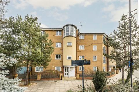 2 bedroom flat to rent, Eastway, London E9