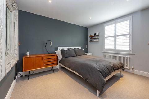 2 bedroom flat for sale, Gleneagle Road, London SW16