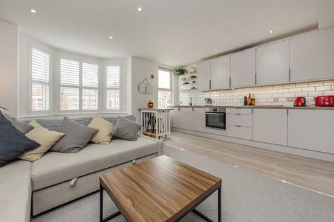 2 bedroom flat for sale, Gleneagle Road, London SW16