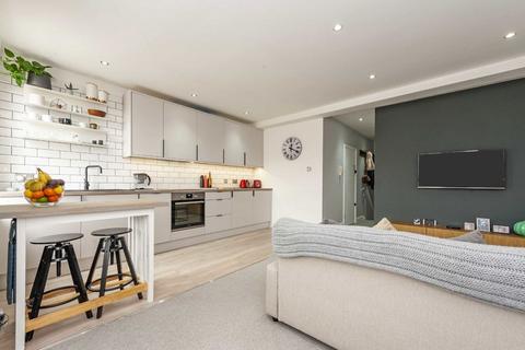 2 bedroom flat for sale, Gleneagle Road, London SW16