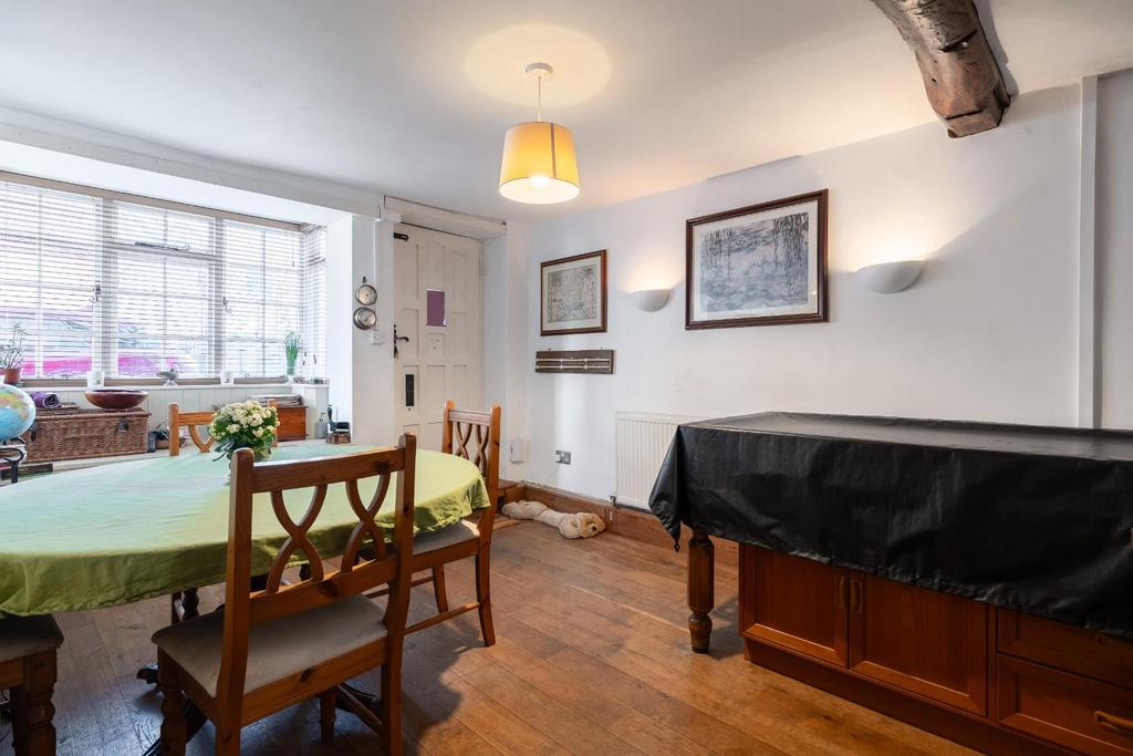 Dining room-1.jpg