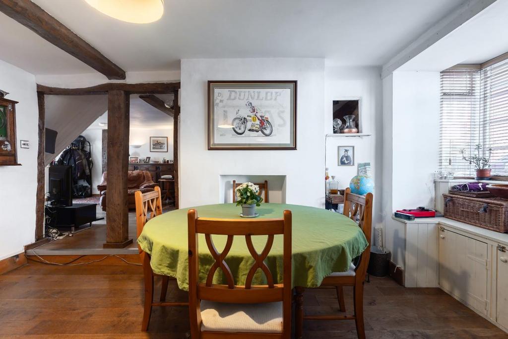 Dining room-2.jpg