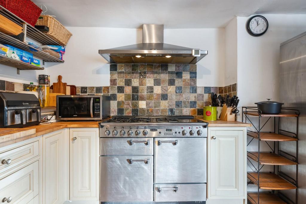 Kitchen and utility-3.jpg
