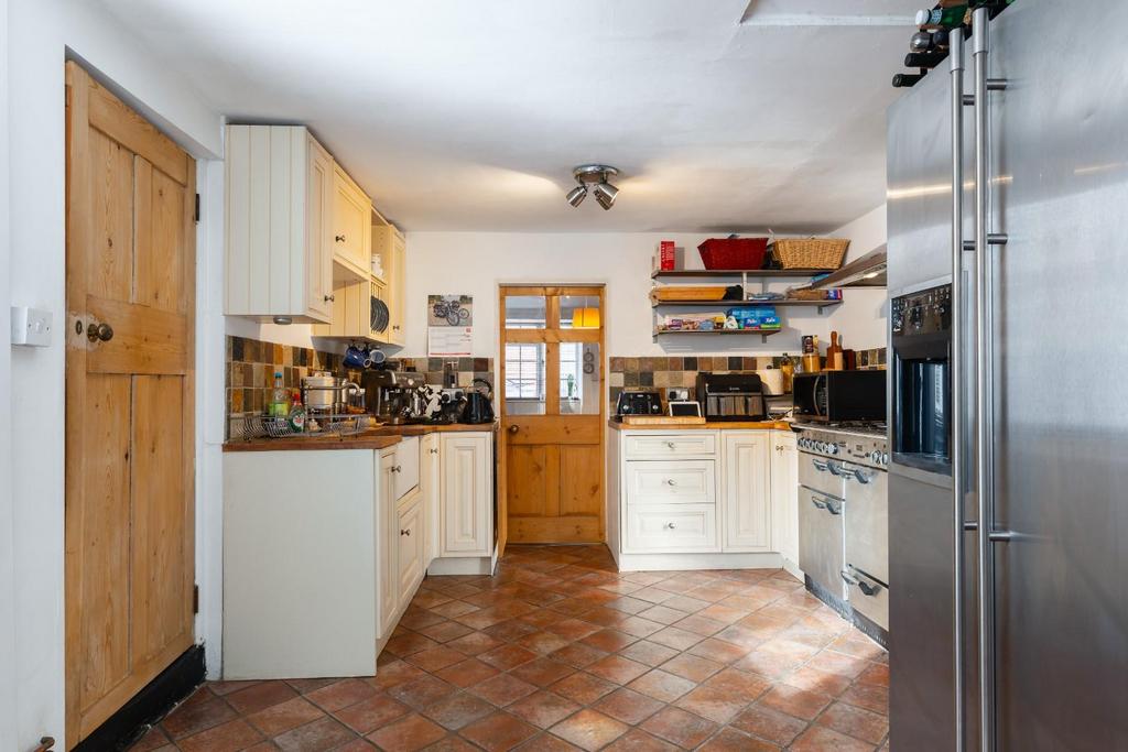 Kitchen and utility-5.jpg