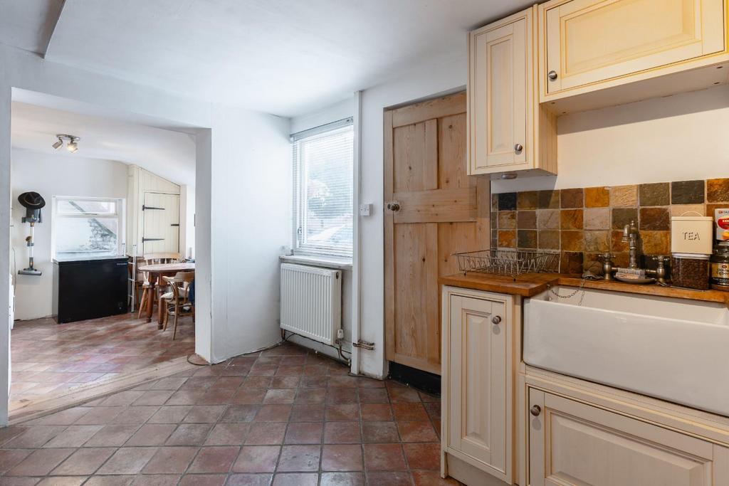 Kitchen and utility-6.jpg