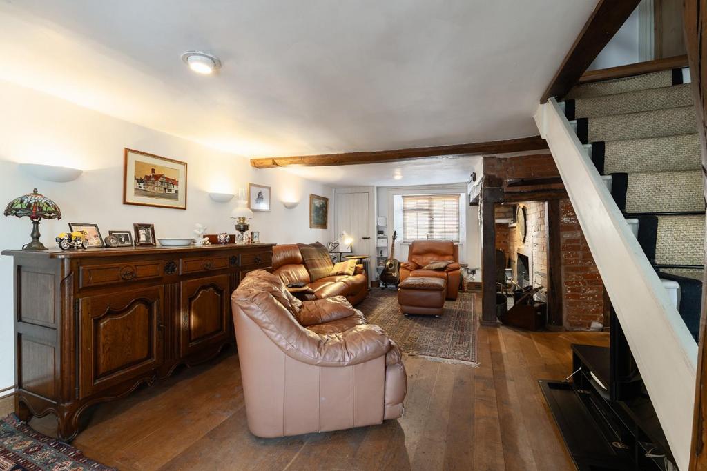 Living room-3.jpg