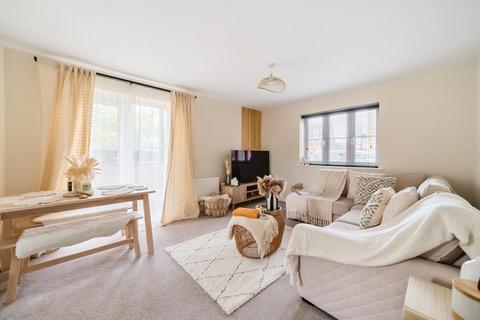 2 bedroom flat for sale, Aylebsury,  Buckinghamshire,  HP18