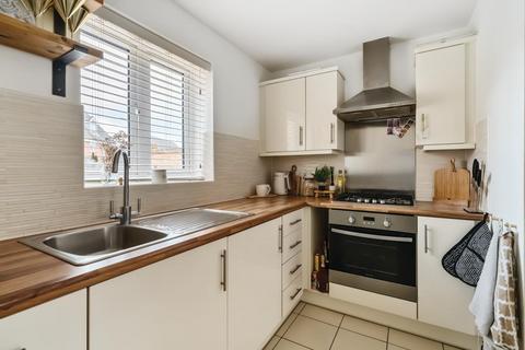 2 bedroom flat for sale, Aylebsury,  Buckinghamshire,  HP18