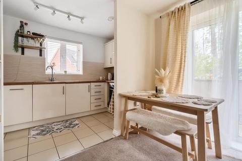 2 bedroom flat for sale, Aylebsury,  Buckinghamshire,  HP18