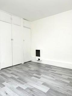 2 bedroom flat for sale, Pipers Green, Kingsbury, NW9