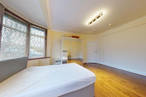 1 bedroom property to rent, Dollis Hill Lane, London NW2