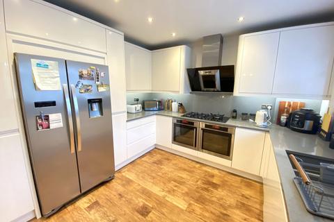 9 Clough Road, Shaw, Oldham, OL2 8QD