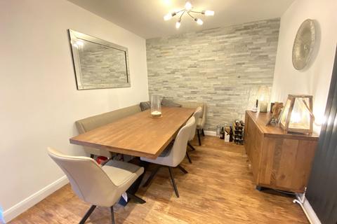 9 Clough Road, Shaw, Oldham, OL2 8QD