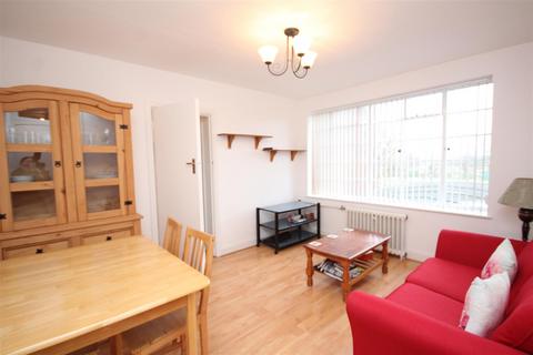 2 bedroom flat to rent, High Street, Guildford