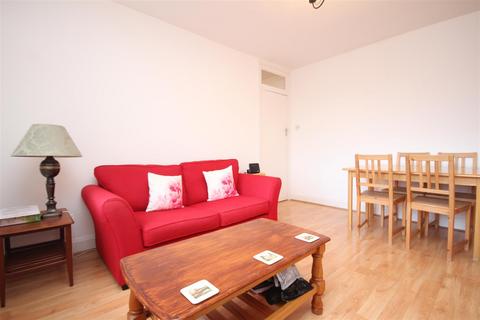 2 bedroom flat to rent, High Street, Guildford