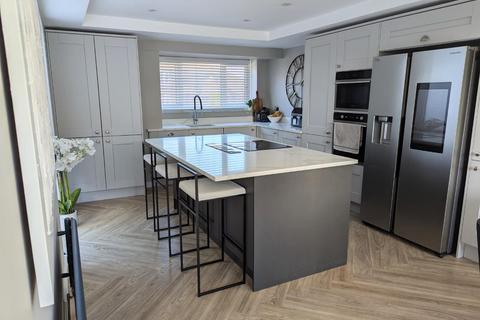 132 Wombourne Park, Wombourne, Wolverhampton, WV5 0LY
