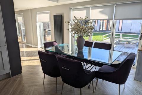 132 Wombourne Park, Wombourne, Wolverhampton, WV5 0LY