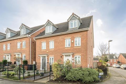 4 bedroom semi-detached house for sale, Moor Street, Brierley Hill