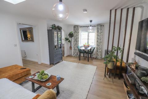 35 Bridgeside, Carnforth, LA5 9LF