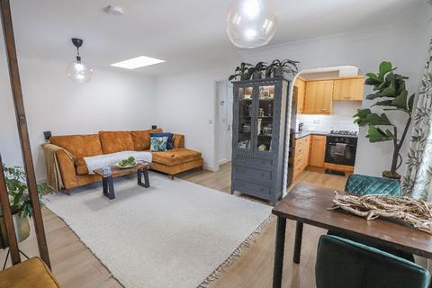 35 Bridgeside, Carnforth, LA5 9LF